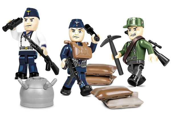 Actieshot van drie Duitse minifiguren 1940 Narvik van de Cobi 2046 bouwset World War 2 Historical Collection